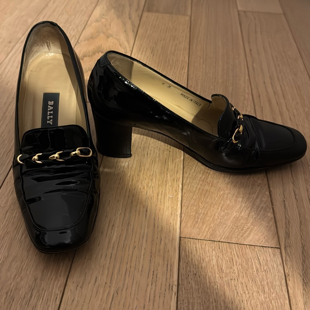 Bally patent leather chain pump - US size 6